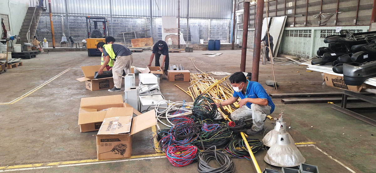 งานรื้อถอนอุปกรณ์ไฟฟ้า