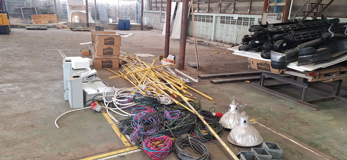 งานรื้อถอนอุปกรณ์ไฟฟ้า