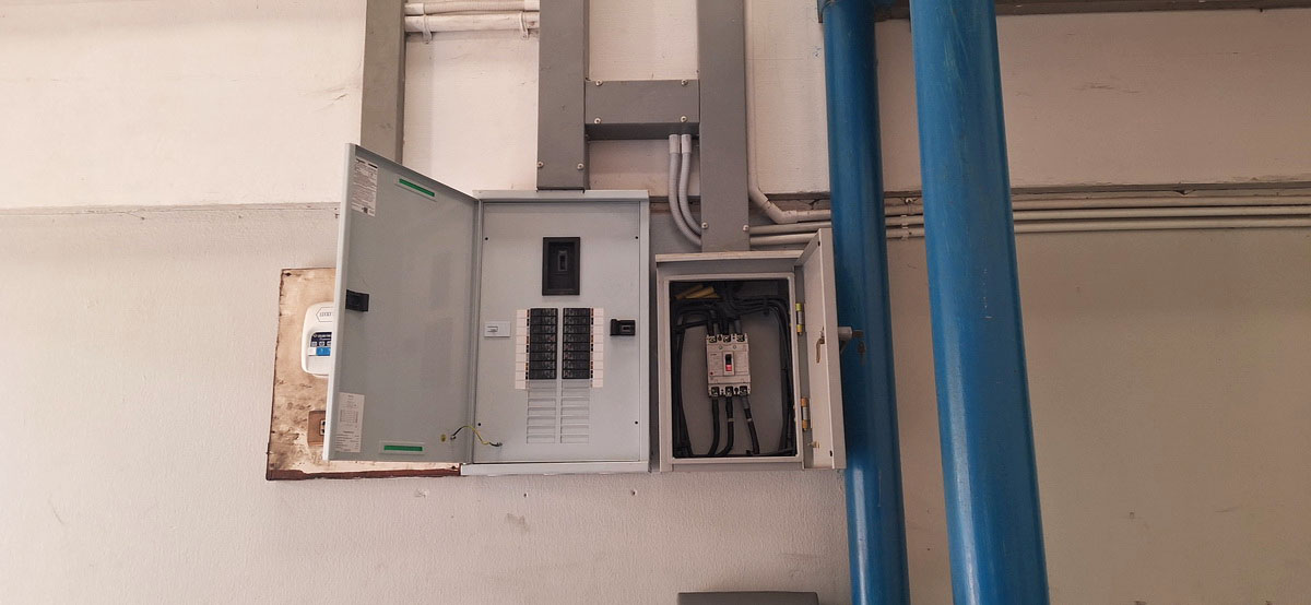 งานรื้อถอนอุปกรณ์ไฟฟ้า