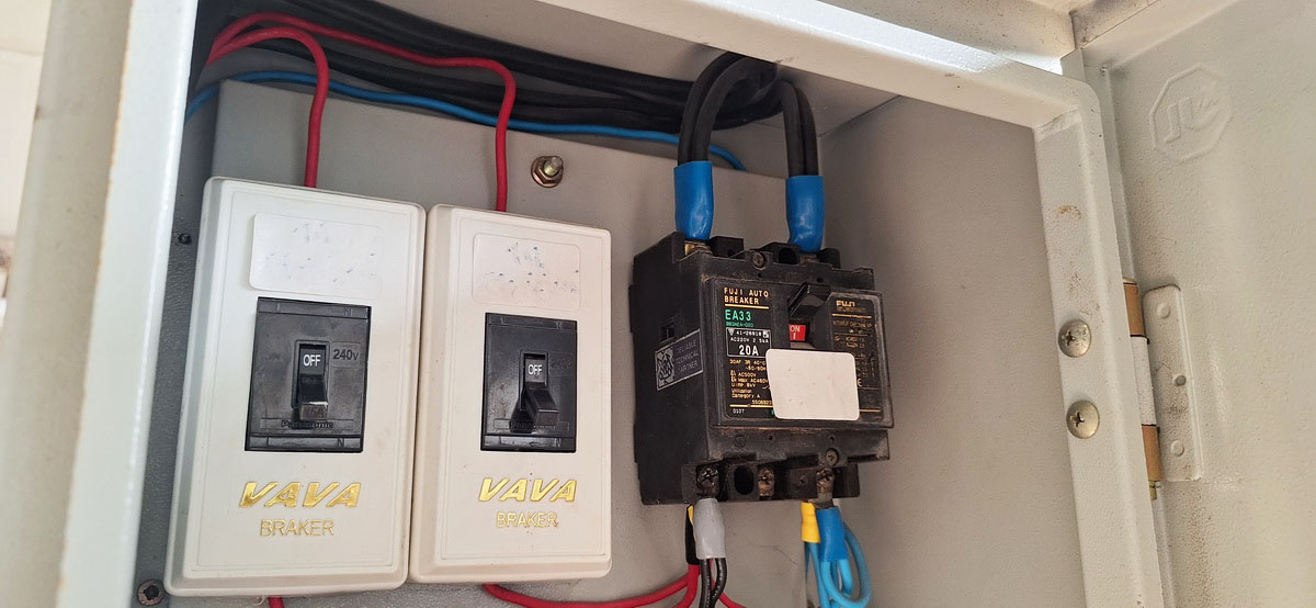 งานรื้อถอนอุปกรณ์ไฟฟ้า